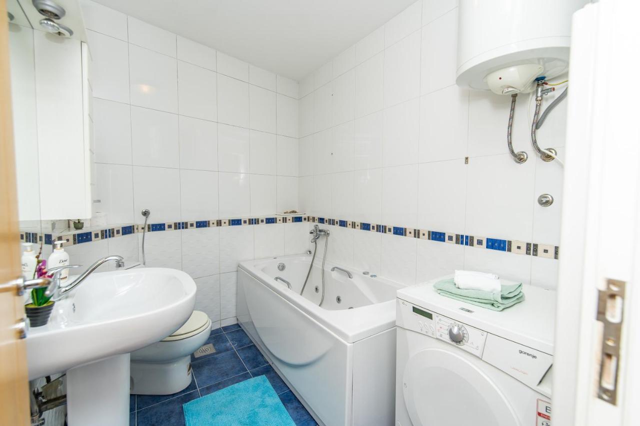 Modern 2Bdr Apartment In The Center- Free Parking SJJ Esterno foto