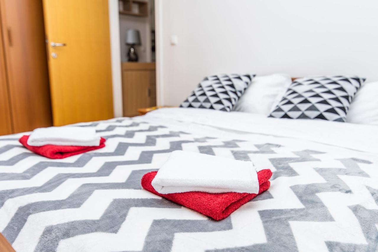 Modern 2Bdr Apartment In The Center- Free Parking SJJ Esterno foto