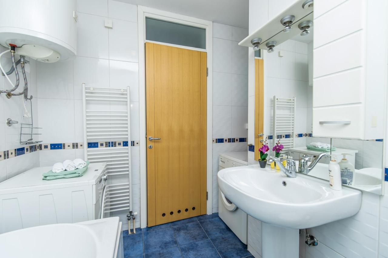 Modern 2Bdr Apartment In The Center- Free Parking SJJ Esterno foto